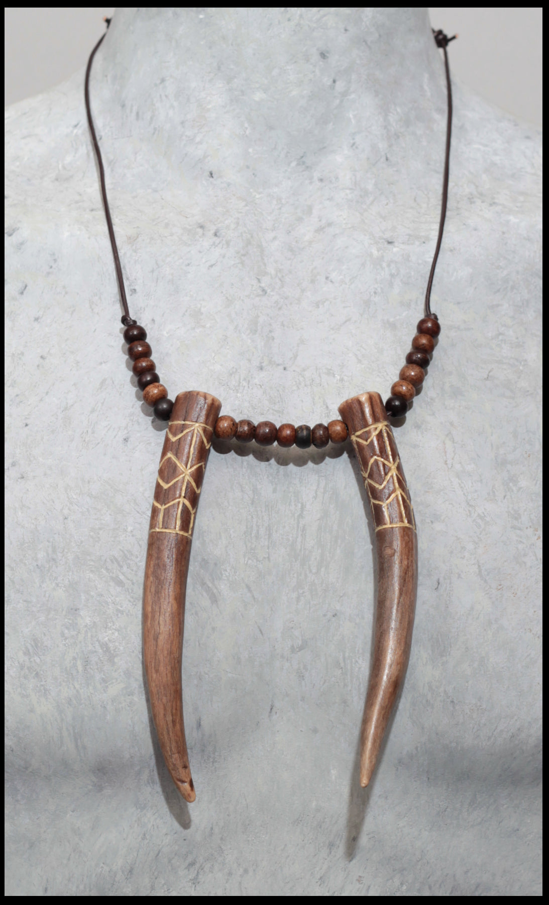 “Uruz/ Ansuz/ Eihwaz” bindrune Deer antler necklace