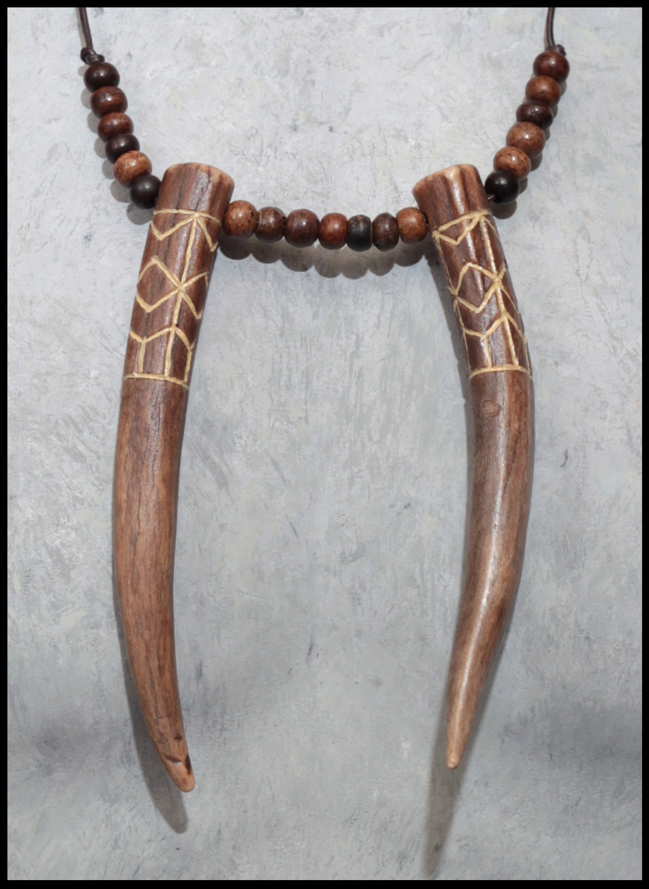 “Uruz/ Ansuz/ Eihwaz” bindrune Deer antler necklace